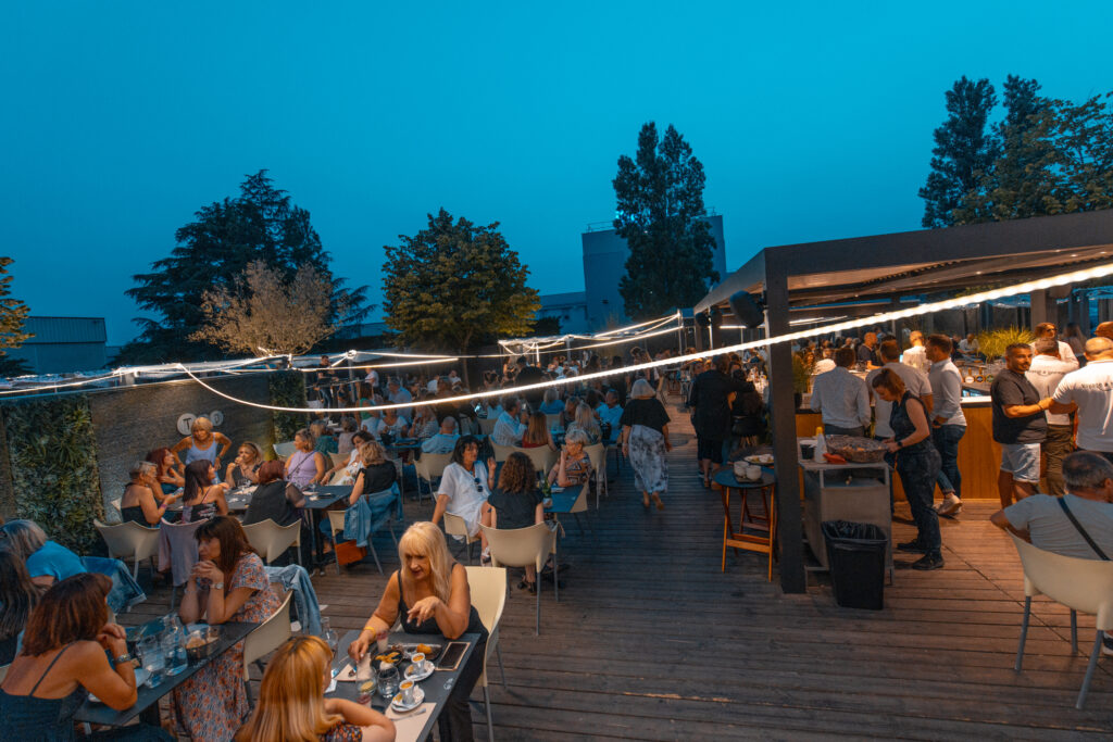 Terrasse et bar extérieur